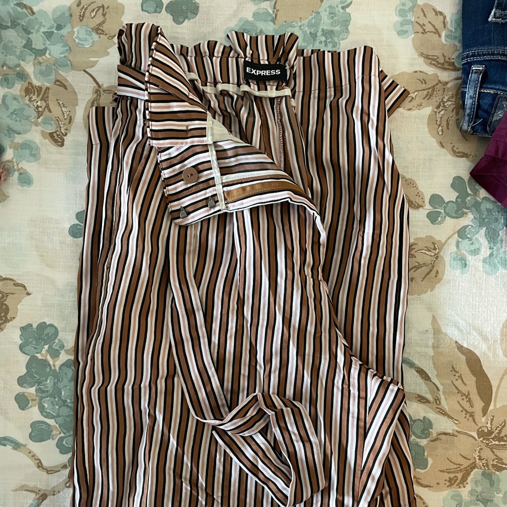 Express long pants.
